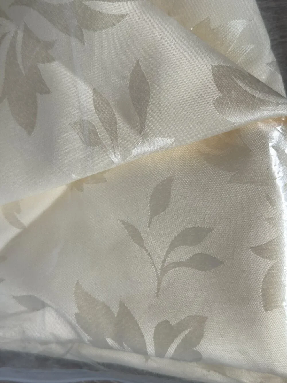 60” Round Ivory Floral Jacquard Tablecloth Elegant Formal Dining